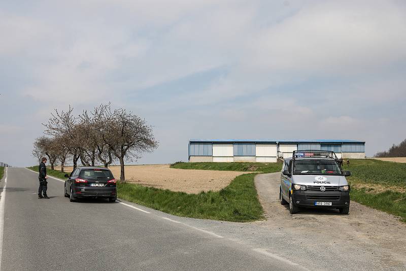 V obci Sosnová byla nalezena nevybuchlá letecká puma z období druhé světové války. Nález si vyžádal uzavření a evakuaci obce, 1. května 2021.