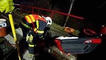 Zásah hasičů u nehody porsche v Ostravě, 13. března 2021.