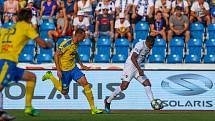 Utkání 3. kola FORTUNA:LIGY: Baník Ostrava - FK Teplice, 26. července 2019 v Ostravě. Na snímku (zleva) Michal Jeřábek, Dame Diop.