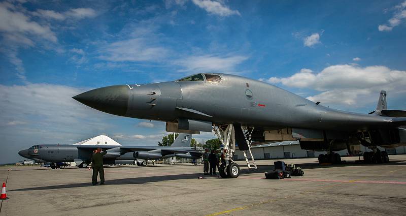 Přílet bombardérů B-52H Stratofortress a nadzvukového "stealth" B-1B Lancer na ostravské letiště Leoše Janáčka v Mošnově.