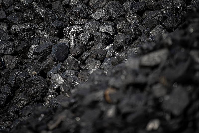 Černé uhlí v uhelném skladu Ridera, 20. července 2022, Ostrava.