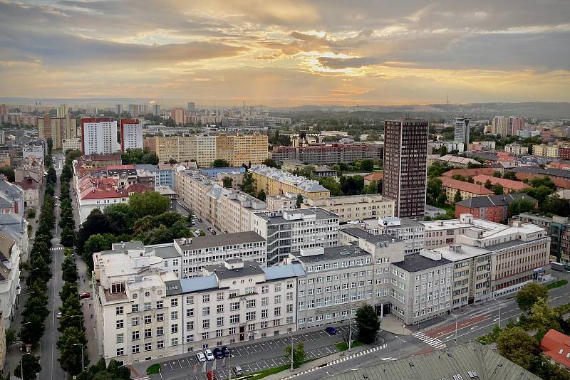 Ostravská muzejní noc přilákala zájemce i do Dolu Michal, na vyhlídkovou věž nové radnice či k historickým vozům dopravního podniku.