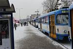 Výluku na trase tramvajové linky číslo jedna způsobil požár.