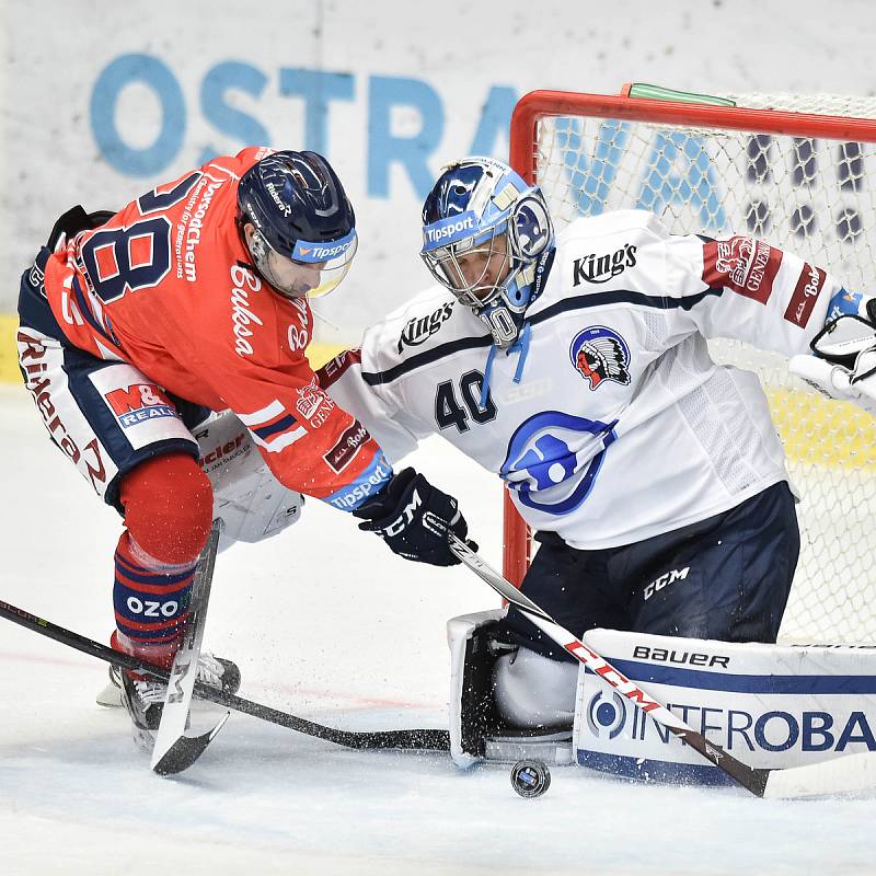 Utkání 4. kola hokejové extraligy: HC Vítkovice Ridera - HC Škoda Plzeň, 23. září 2018 v Ostravě. Na snímku (vlevo) Mahbod Samson a Miltchakov Mitja Dmitri.