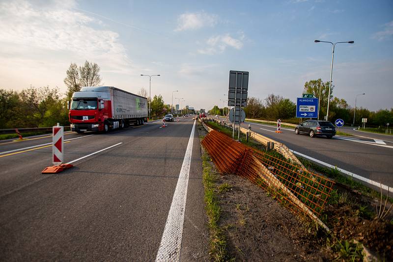 Příprava na rekonstrukci Místecké u Makra, 4. května 2022 v Ostravě. Pro motoristy může představovat komplikace.