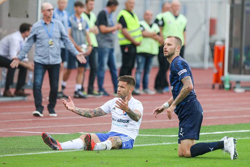 Utkaní 7. kola fotbalové FORTUNA:LIGY: FC Baník Ostrava - 1. FC Slovácko, 23. srpna 2019 v Ostravě. Na snímku (zleva) Martin Fillo, Michal Kadlec.