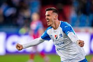 Eneo Bitri slaví gól v dresu Baníku Ostrava.