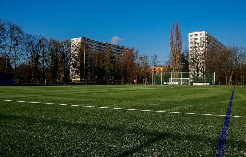 Nového hřiště s umělou trávou v areálu ZŠ J. Šoupala v Porubě, které vybudoval nově vzniklý spolek Ostravská sportovní.