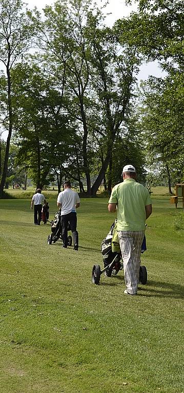 Snímky z kravařského golfového hřiště.