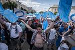 V sobotu ve tři hodiny z Prokešova náměstí vyrazil pochod fanoušků Baníku, kteří pro poslední duel zrušili svůj bojkot domácích utkání.