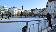 Bruslení v centru Ostravy skončilo. Atmosféra posledních dnů Vánočního kluziště na Masarykově náměstí.