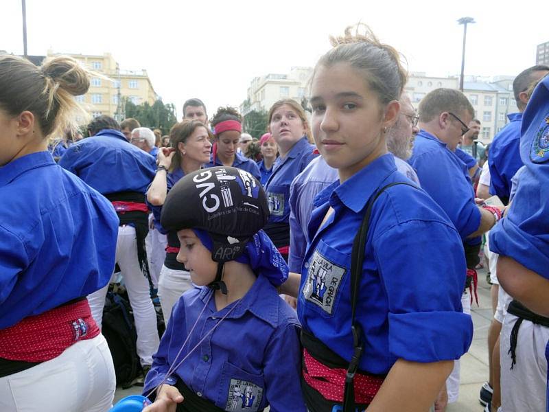 Začátek Festivalu v ulicích přilákal tisíce lidí. Bohatý program bude pokračovat ještě v sobotu a neděli.