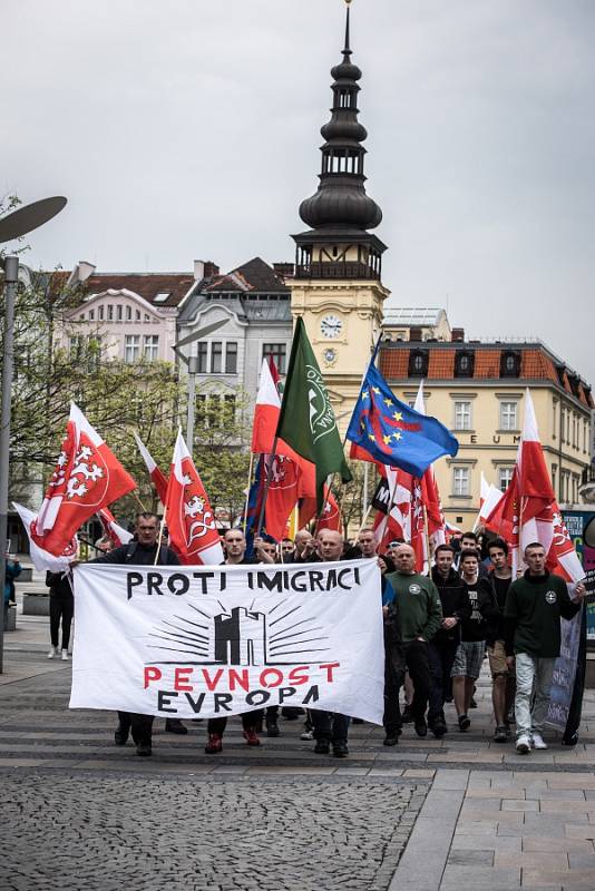 Ostravští policisté měli v sobotu pohotovost. Důvodem byly tři demonstrace a shromáždění, které se ve stejný čas konaly v centru Ostravy.