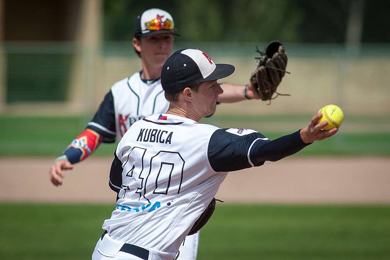 Arrows Fest 2018 v Ostravě-Porubě nabídl exhibiční zápas hokejistů Vítkovic, baseballistů Arrows Ostrava a amerických fotbalistů Steelers Ostrava.