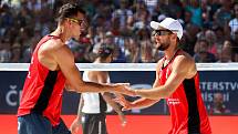 Muži: Zápas o 3. místo Polsko - Rusko. FIVB Světové série v plážovém volejbalu J&T Banka Ostrava Beach Open, 2. června 2019 v Ostravě. Na snímku (zleva) Michal Bryl (POL), Grzegorz Fijalek (POL).