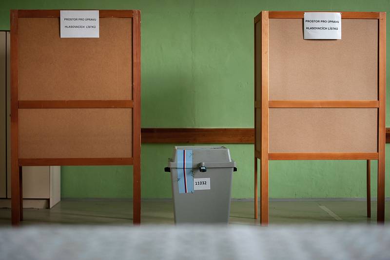 Druhé kolo prezidentských voleb v Ostravě (volební okrsek č. 11032 - Ostrava - Dubina), 27. ledna 2018.