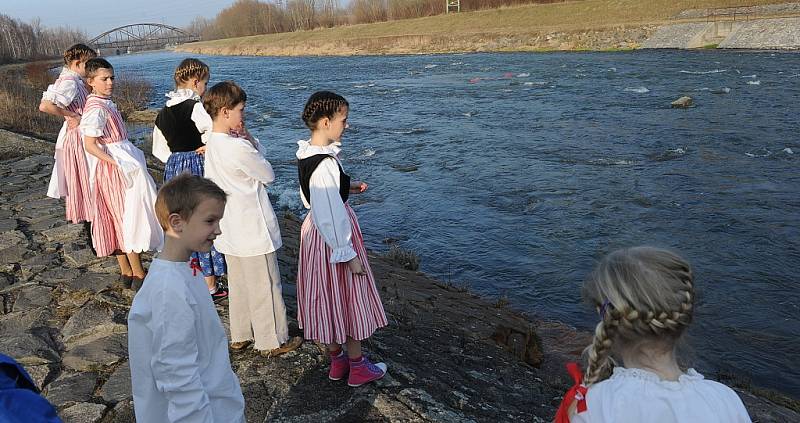 Symbolické rozloučení se zimou v duchu lidových tradic se uskutečnilo v pátek odpoledne v Ostravě-Vítkovicích.