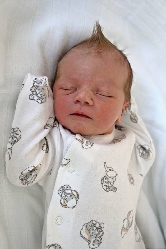 David Ženatý, Karviná, narozen 9. června 2021 v Karviné, míra 50 cm, váha 3150 g.
