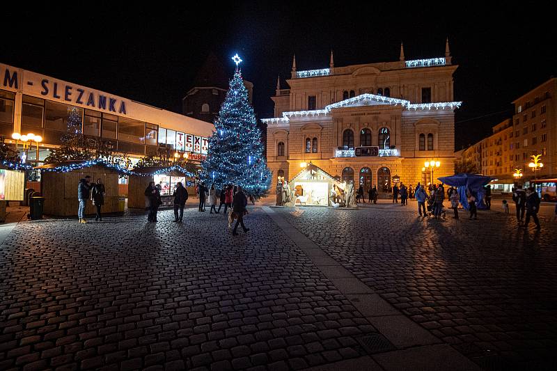 Vánoční strom v Opavě na Horním náměstí.