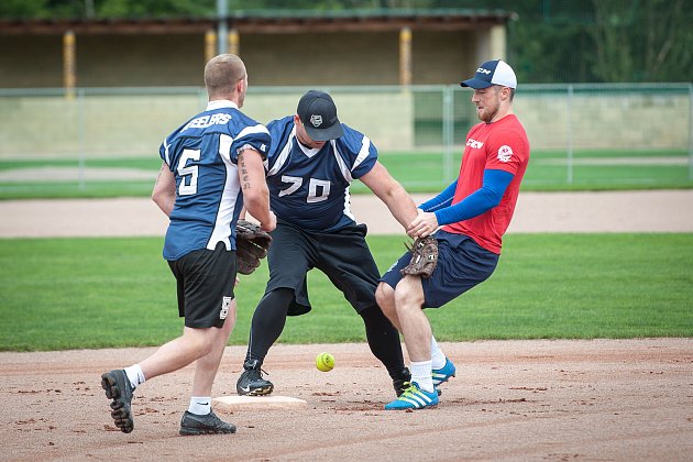 Arrows Fest 2018 v Ostravě-Porubě nabídl exhibiční zápas hokejistů Vítkovic, baseballistů Arrows Ostrava a amerických fotbalistů Steelers Ostrava.