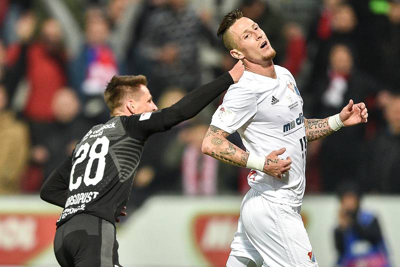 Finále fotbalového poháru MOL Cupu: FC Baník Ostrava - SK Slavia Praha, 22. května 2019 v Olomouci. Na snímku (zleva) Masopust Lukáš a Jiří Fleišman.