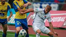 I. liga, 4. kolo, FC Baník - FK Teplice: 3 : 3, na snímku vlevo Aleksandar Šušnjar, vpravo Tomáš Mičola