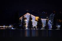 Osvětlený Vánoční dům v Třanovicích, 21. prosince 2021.