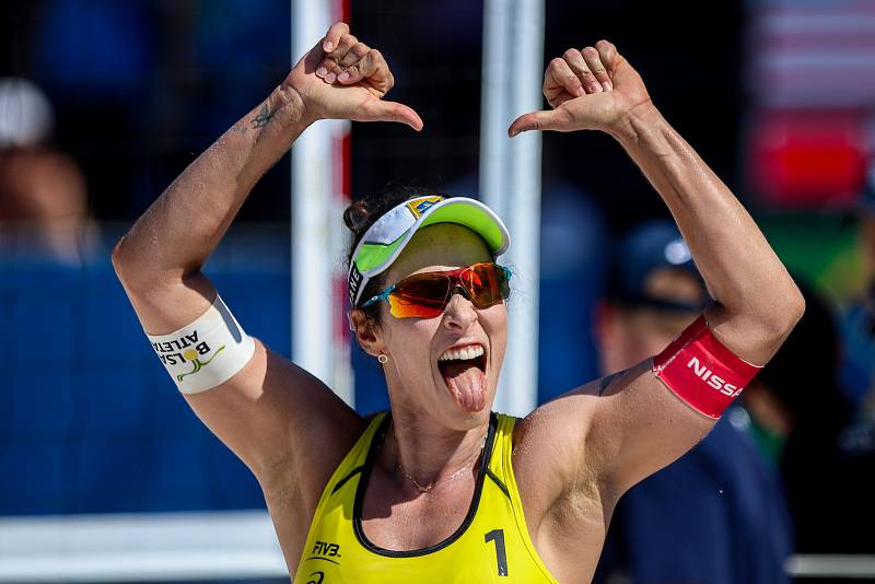 Semifinále žen USA - Brazílie. FIVB Světové série v plážovém volejbalu J&T Banka Ostrava Beach Open, 2. června 2019 v Ostravě. Na snímku Agatha Bednarczuk (BRA).