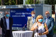 Slavnostní otevření Covid centra ve Fakultní nemocnici Ostrava. Zleva Jiří Havrlant,  Ivo Vondrák, Zbyněk Pražák a Pavla Svrčinová,12. srpna 2020.