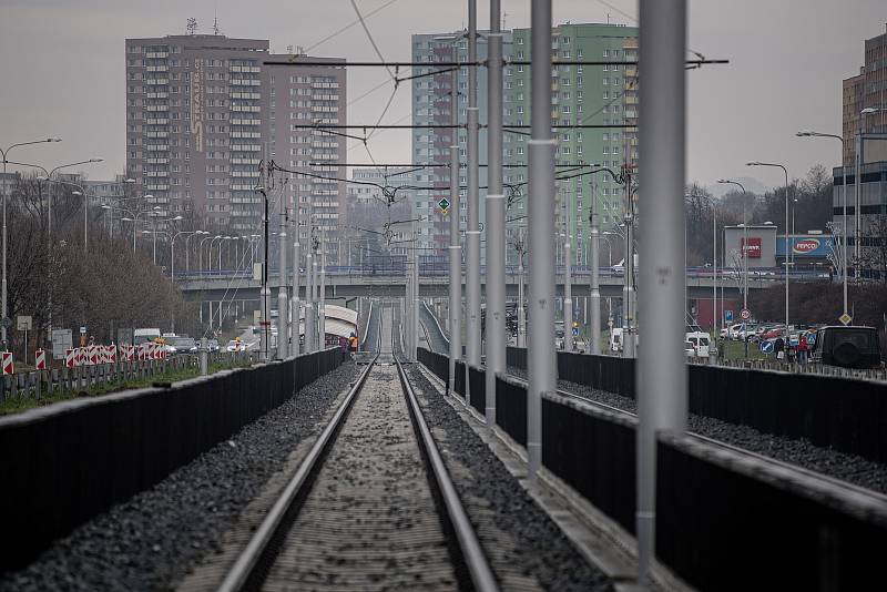 Zmodernizovaný úsek tramvajové trati mezi zastávkami Josefa Kotase a Václava Jiřikovského, 9. prosince 2022, Ostrava-Jih.