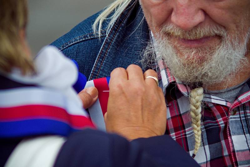 Nedělní demonstrace v Ostravě přilákala především rodiny s dětmi a starší lidi.