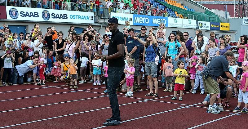 Usain Bolt ve středu odpoledne pozdravil děti na Čokoládové tretře.