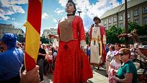 Začátek Festivalu v ulicích přilákal tisíce lidí. Bohatý program bude pokračovat ještě v sobotu a neděli.