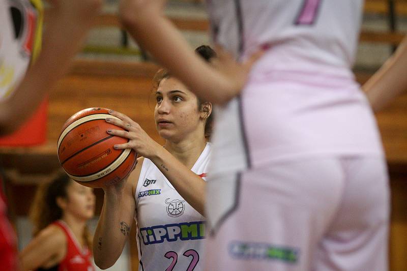 Basketbalový turnaj žen Memoriál Jiřího Jurdy: PINKK Pécsi 424 - Sokol Hradec Králové, 8. září 2019 v Ostravě.