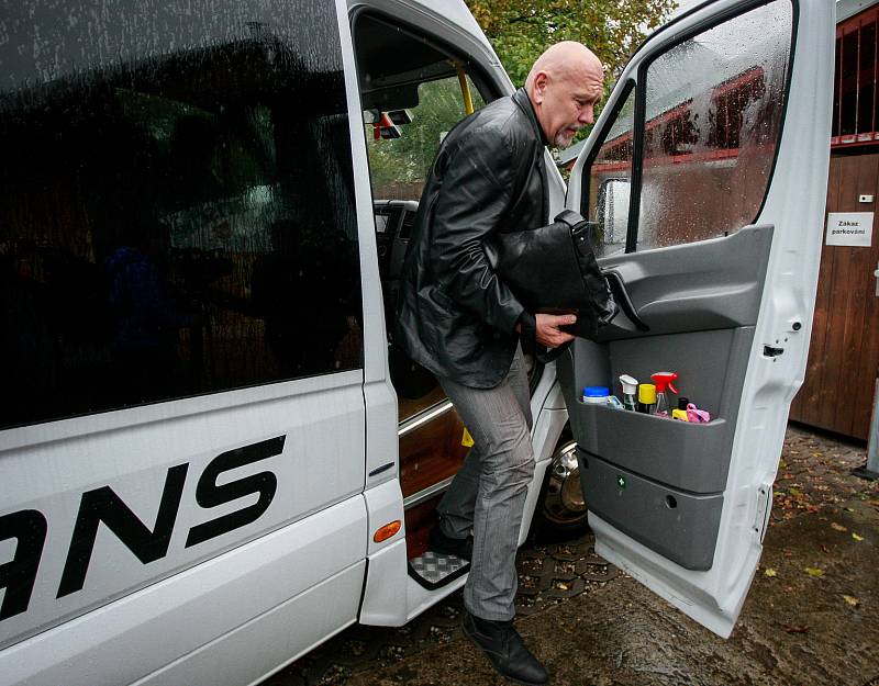 Debata v rámci projektu Deník-bus s volebními lídry za Moravskoslezský kraj. Na snímku Leo Luzar, KSČM