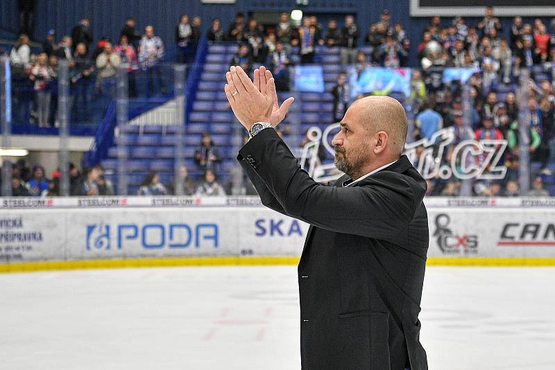 Čtvrtfinále play off hokejové extraligy - 4. zápas: HC Vítkovice Ridera - HC Oceláři Třinec, 24. března 2022 v Ostravě. trenér Vítkovic Miloš Holaň.