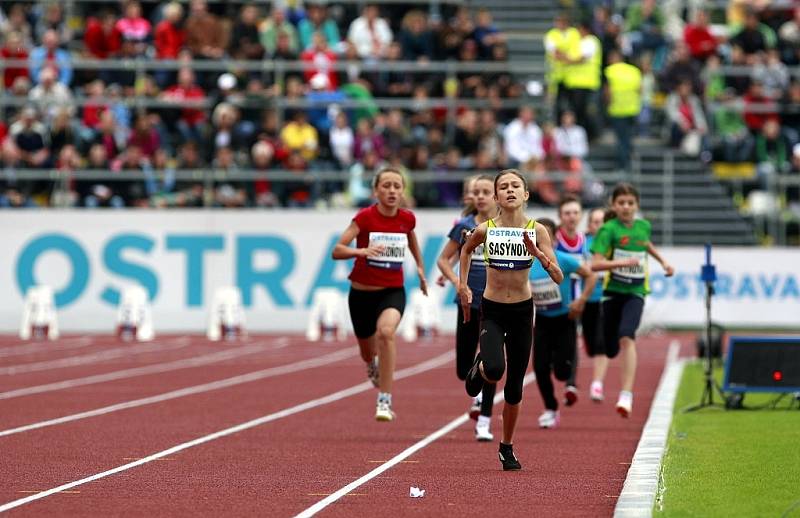 Skvělou podívanou servírovala Zlatá tretra Ostrava i ve svém dvaapadesátém pokračování. Světový rekord sice nepadl žádný, ale přesto se bezmála patnáct tisíc diváků dočkalo řady vynikajících výkonů. 