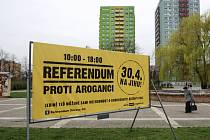 Referendum proti aroganci aneb Billboardy vyzývající voliče obvodu Ostrava-Jih, aby se 30. dubna poprvé zúčastnili místního referenda.