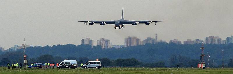 Na přistávací plochu Letiště Leoše Janáčka Ostrava ve středu odpoledne dosedl strategický bombardovací letoun dlouhého doletu B-52.