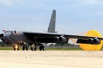 Strategický bombardovací letoun dlouhého doletu B-52.