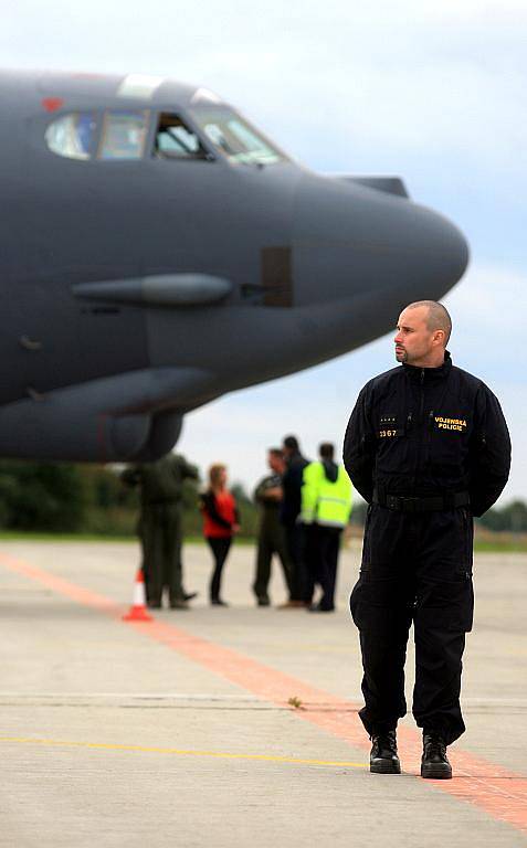 Na přistávací plochu Letiště Leoše Janáčka Ostrava ve středu odpoledne dosedl strategický bombardovací letoun dlouhého doletu B-52.