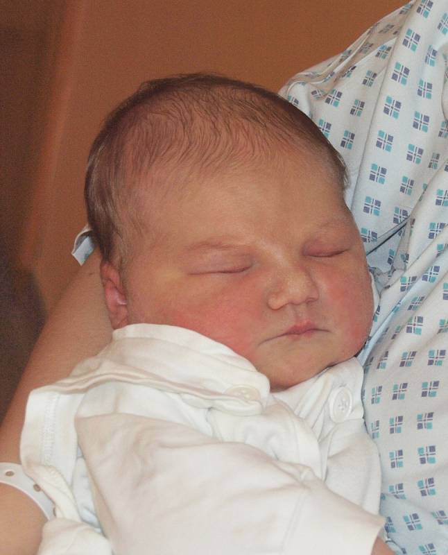 Adélka  Chmelářová, 9. 4. 2018, 52 cm, 4220 g, Polanka. Fakultní nemocnice Ostrava.