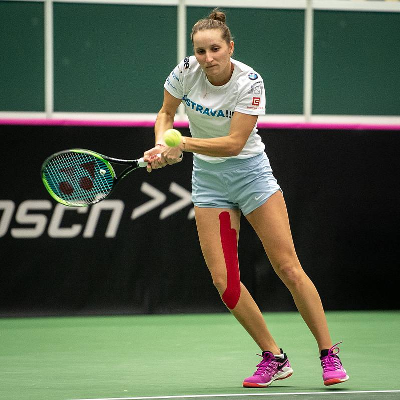 Markéta Vondroušová na tréninku českých tenistek před utkáním 1. kola Světové skupiny Fed Cupu proti Rumunsku, 6. února 2019 v Ostravě.