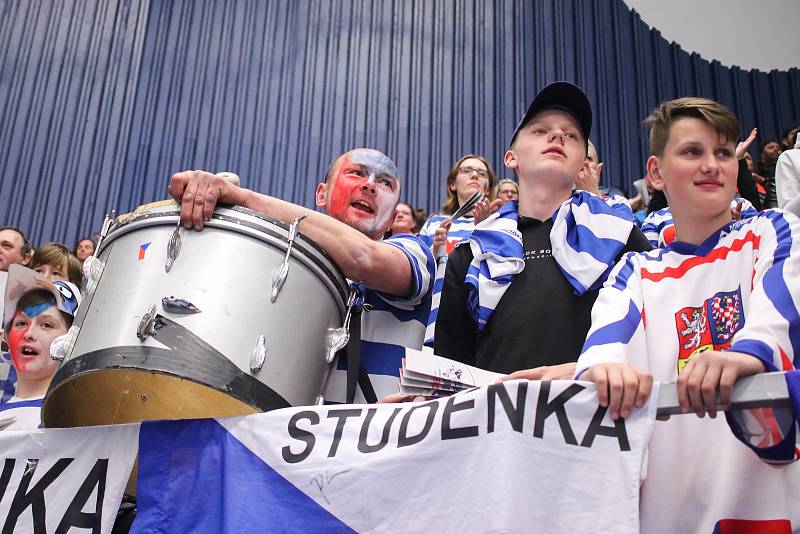 Mistrovství světa v para hokeji 2019, 3. května 2019 v Ostravě. Na snímku fanoušci.