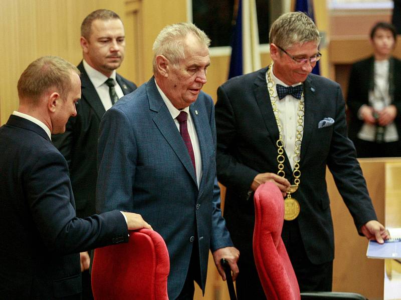 Prezident Miloš Zeman zahájil v úterý 5. září 2017 v Ostravě svou pátou oficiální návštěvu Moravskoslezského kraje.