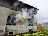 Zásah hasičů u požáru domu v Radvanicích. 