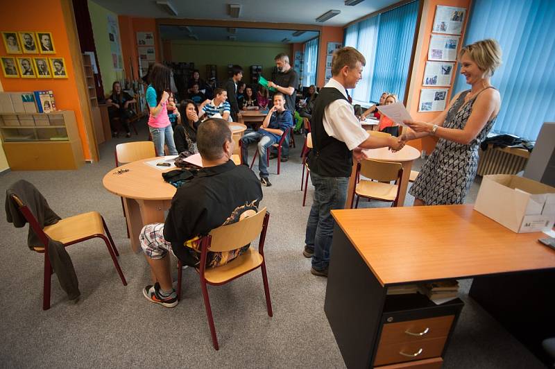 Dětem skončil další školní rok. Takto to vypadalo v pátek na základní škole V. Košaře v Ostravě-Dubině. 
