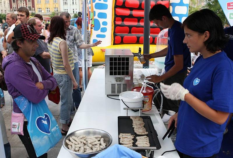 Předvolební kampaň ODS na ostravském Masarykově náměstí.