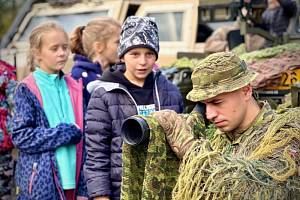 Děti se v rámci projektu POKOS podívaly do světa  armády a její historie.