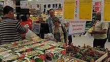 V poslední době ale rapidně přibývá lidí z Česka, kteří míří i do velkých obchodních center. Až k obchodnímu centru Auchan v Raciborzi je to z Ostravy necelých osmatřicet kilometrů. 